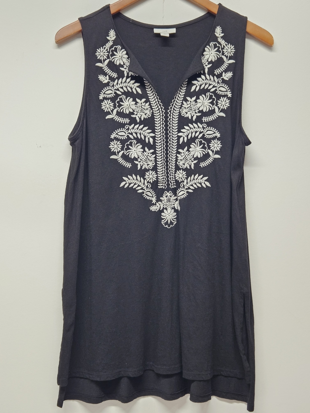 J. Jill Embroidered Tunic Top Sleeveless Split Neck Size MP Black.Boho